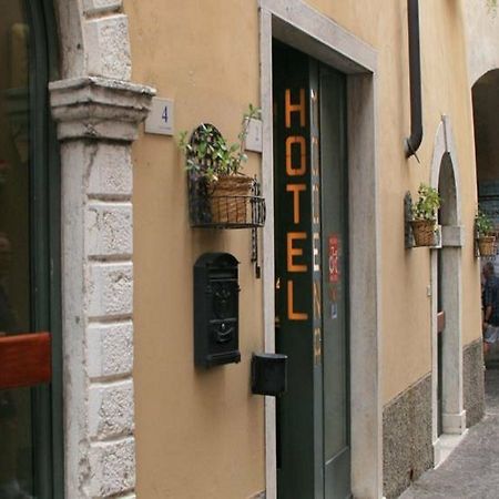 Hotel Modena Old Town 말세진느 외부 사진