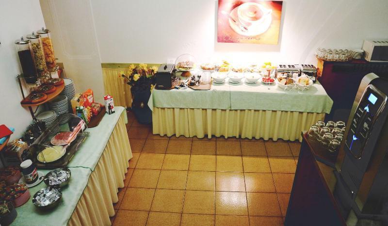 Hotel Modena Old Town 말세진느 외부 사진