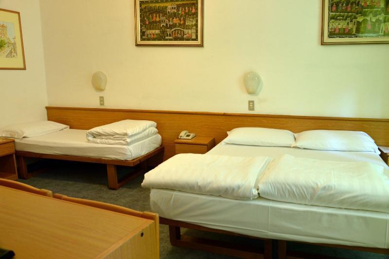 Hotel Modena Old Town 말세진느 외부 사진