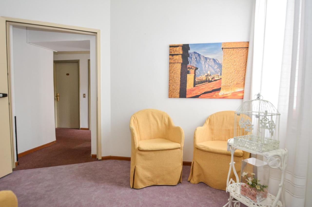 Hotel Modena Old Town 말세진느 외부 사진
