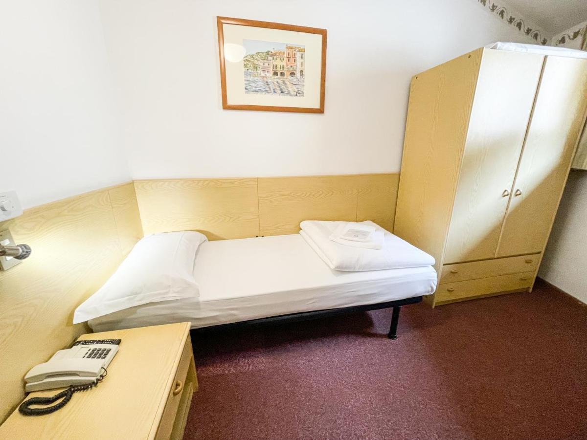 Hotel Modena Old Town 말세진느 외부 사진
