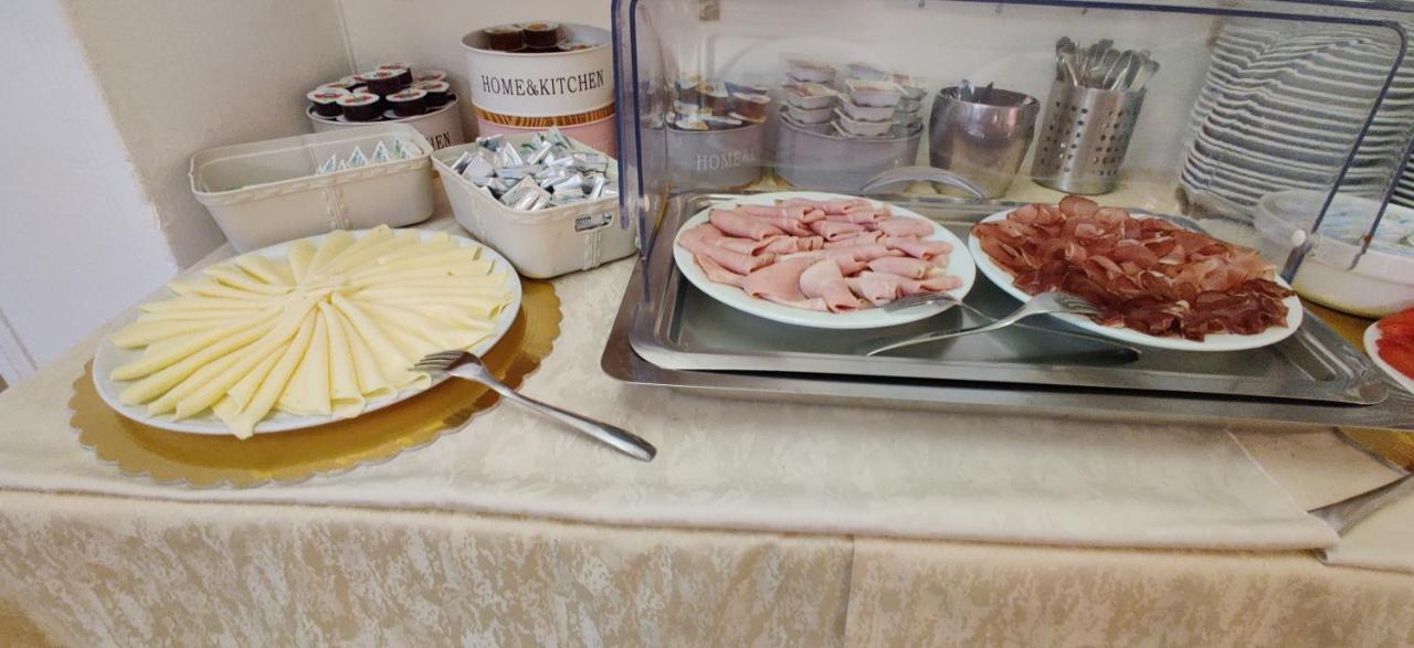 Hotel Modena Old Town 말세진느 외부 사진