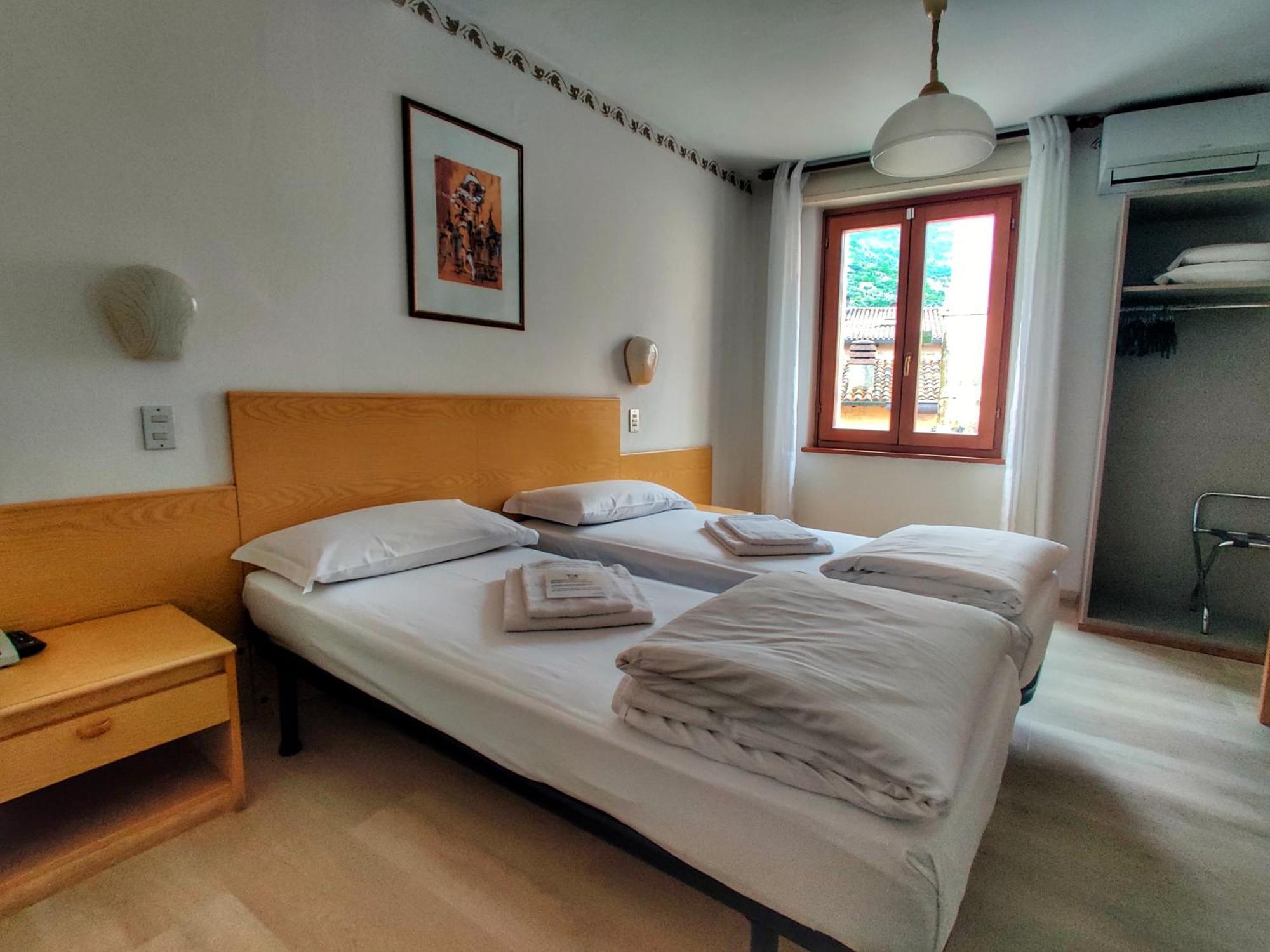 Hotel Modena Old Town 말세진느 외부 사진