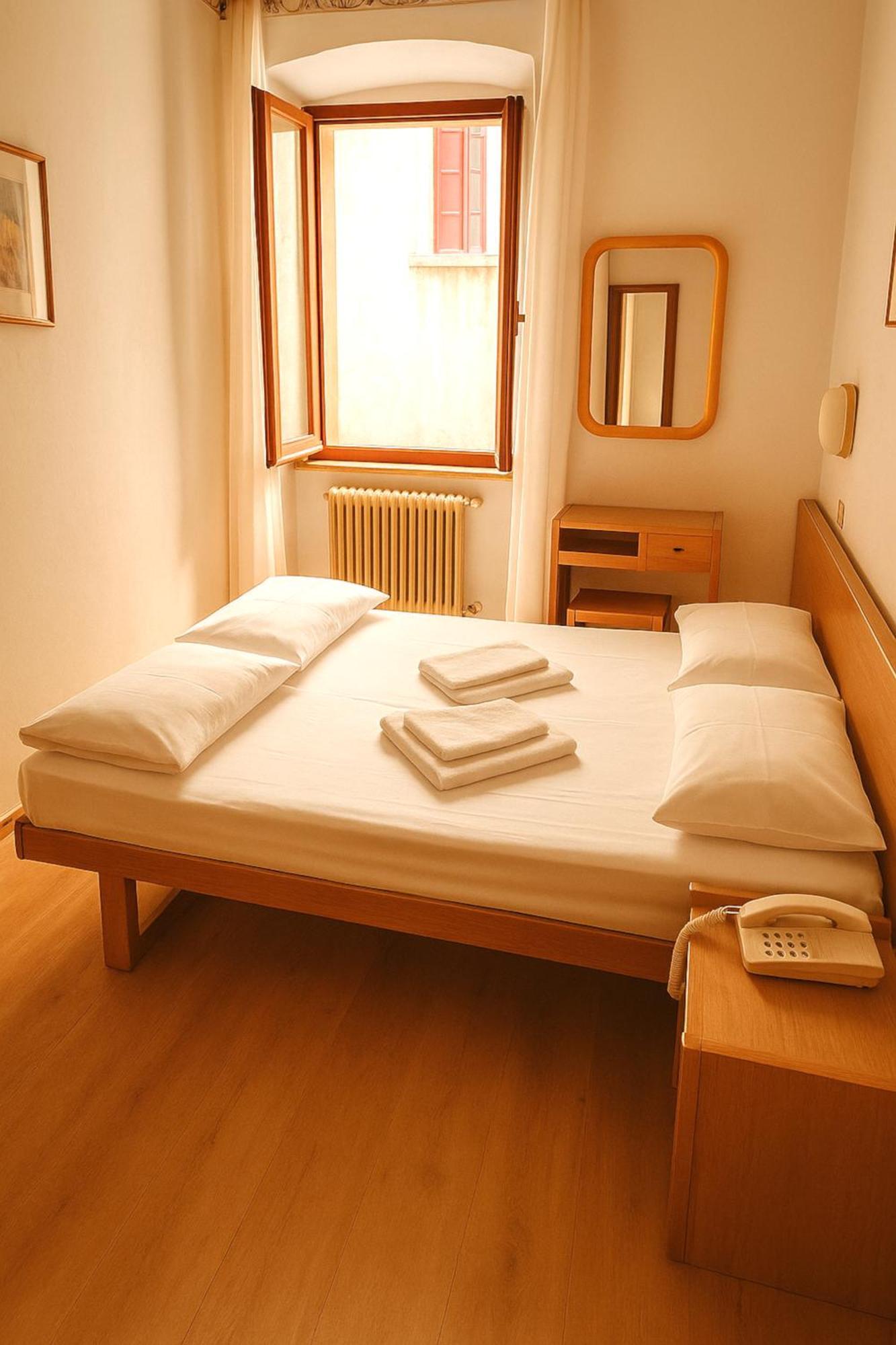 Hotel Modena Old Town 말세진느 외부 사진