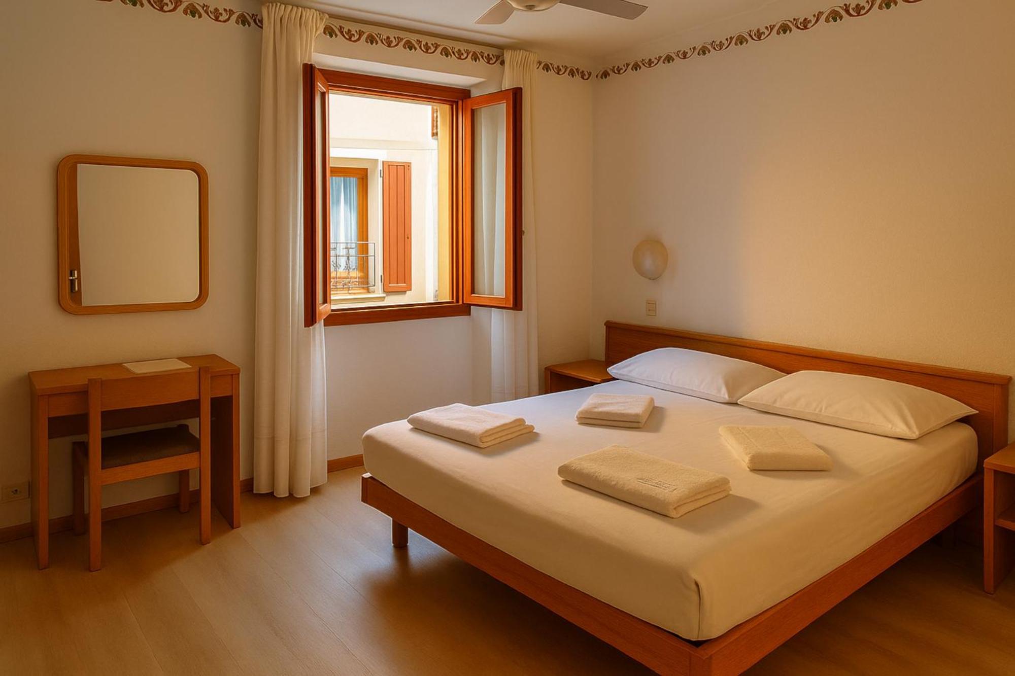 Hotel Modena Old Town 말세진느 외부 사진