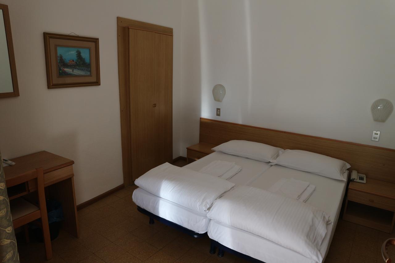 Hotel Modena Old Town 말세진느 외부 사진
