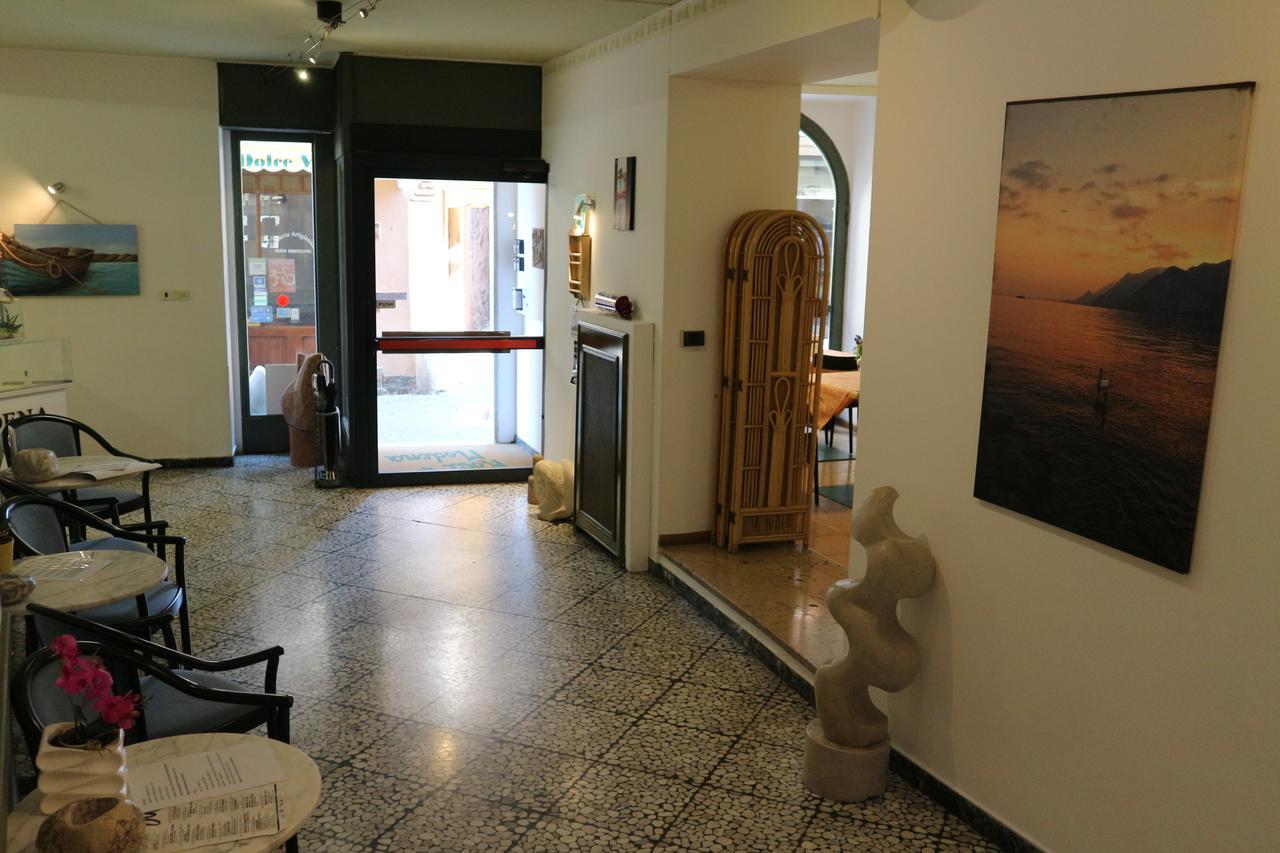 Hotel Modena Old Town 말세진느 외부 사진