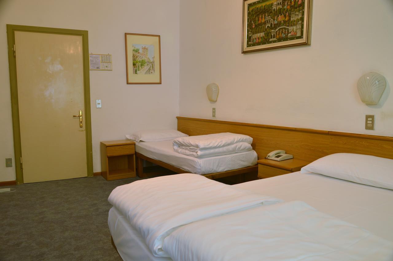 Hotel Modena Old Town 말세진느 외부 사진