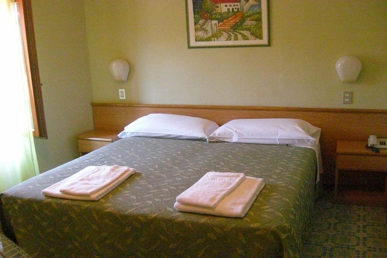 Hotel Modena Old Town 말세진느 외부 사진