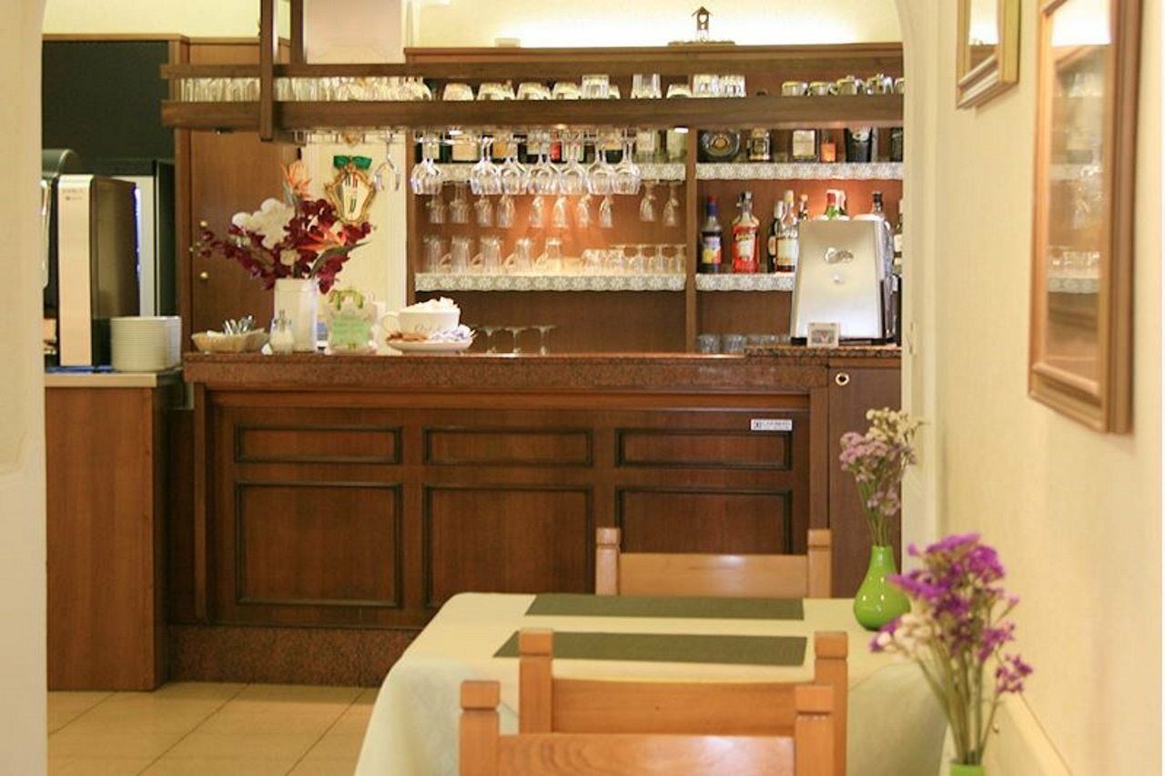 Hotel Modena Old Town 말세진느 외부 사진