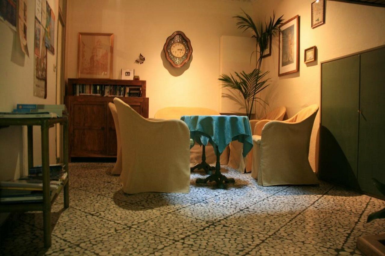 Hotel Modena Old Town 말세진느 외부 사진