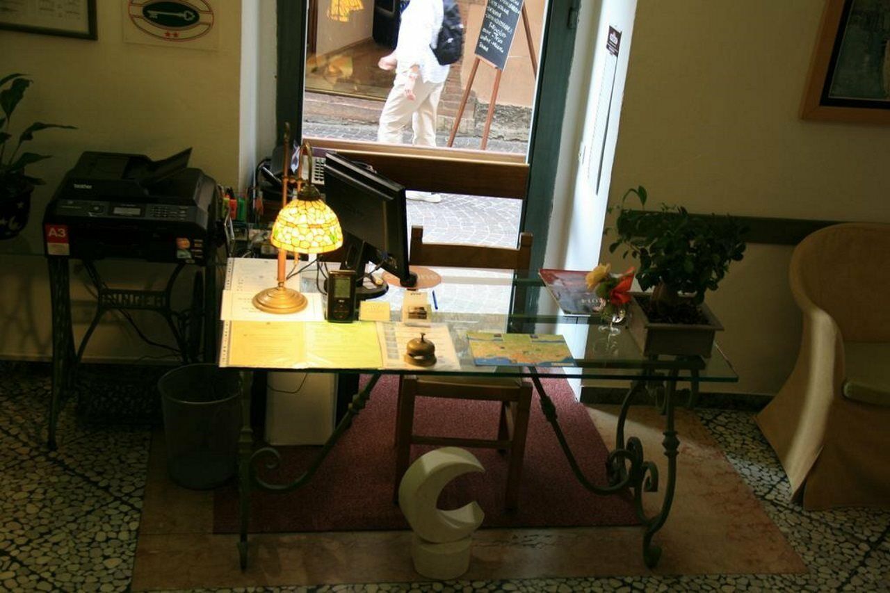 Hotel Modena Old Town 말세진느 외부 사진
